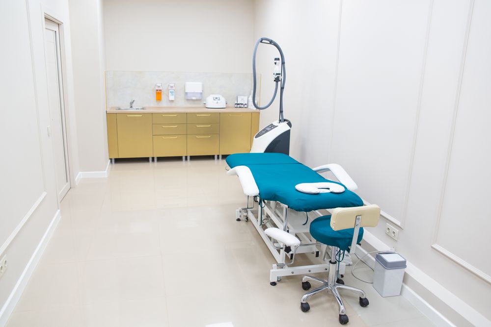 Treatment room equipped for phototherapy